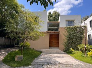Casa en condominio · 460m² · 4 Recámaras · 4 Estacionamientos · Casa en Renta en Fraccionamiento Arauca 1, a Solo 3 Minutos del Tec de Monterrey
