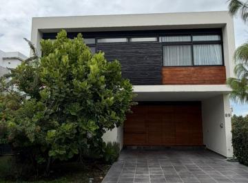 Casa en condominio de 4 habitaciones, Zapopan · Casa de Lujo en Venta en Alcazar Oriente