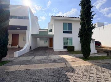 1 · Casa en Venta en Arbolada, Bosques de Santa Anita, Tlajomulco de Zuñiga