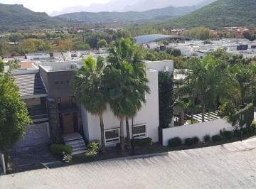 Casa de 4 habitaciones, Monterrey · Casa en Venta en Lomas del Hípico en Esquina