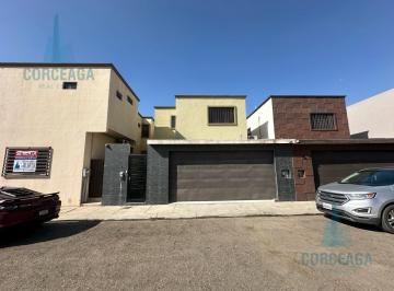 Casa · 240m² · 3 Recámaras · 4 Estacionamientos · Casa - Valle del Alamar