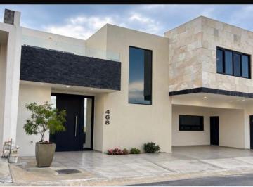 Casa de 4 habitaciones, Saltillo · Casa de 4 Recamaras Al Norte en Renta