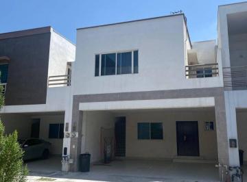 Casa de 3 habitaciones, Monterrey · Venta de Casa en Col. Puerta de Hierro