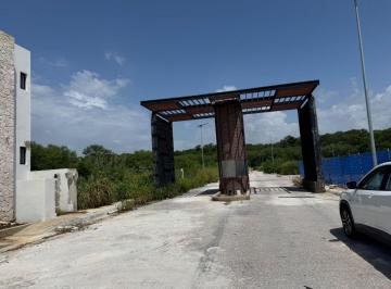 Terreno / Lote , Campeche · Lotes de Terreno en Venta en Fraccionamiento Privado, Sobre Av Maestros Campechanos, Campeche