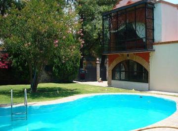 Casa · 160m² · 3 Recámaras · 3 Estacionamientos · Casa Amplia con Jardines en Zona Centro Tequisquiapan