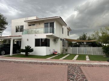 Casa en condominio de 5 habitaciones, El Marqués · Amplia Casa en Venta 5 Recámaras en Ciudad Maderas Querétaro