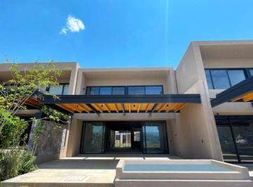 CASA EN VENTA Y RENTA EN VALLE DE BRAVO · Casa en Venta y Renta en Valle de Bravo