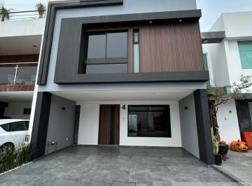 Casa · 234m² · 3 Recámaras · 2 Estacionamientos · Venta de Casa en La Antigua Cementera, Puebla, Tres Recamaras C/baño c/u y Family Room con Baño Comp