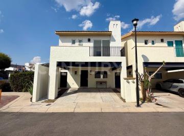 Casa en condominio · 145m² · 3 Recámaras · 2 Estacionamientos · Casa en Venta El Refugio Querétaro Alberca Esquina Remodelada.