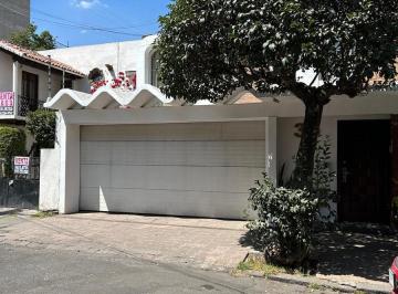 Casa · 467m² · 6 Recámaras · 4 Estacionamientos · Oportunidad Casa en Venta o Renta en Colonia Napoles