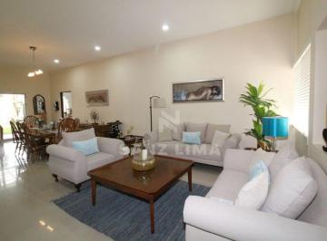 Casa de 3 habitaciones, Celaya · Riberas del Campestre: Bella Propiedad en Una Planta con Tres Recamaras y Jardin