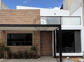 Casa de 3 habitaciones, Corregidora · Casa con Recámara King en Planta Baja con Baño Completo