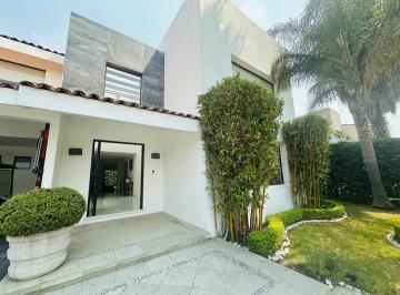 Casa · 435m² · 4 Recámaras · 6 Estacionamientos · Casa en Venta Y/o Renta en El Campanario Residencial, Golf Queretaro