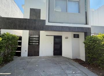 Casa · 110m² · 3 Recámaras · 2 Estacionamientos · Casa en Renta Recova Residencal Apodaca