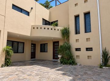 Casa · 220m² · 3 Recámaras · Casa - Ampliacion Unidad Nacional