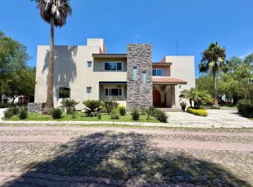 Casa en condominio · 476m² · 4 Recámaras · 6 Estacionamientos · Casa en Renta Balvanera Polo & Country Club, Querétaro