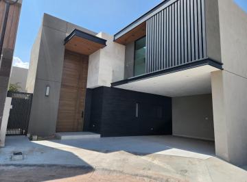 Casa · 377m² · 5 Recámaras · 2 Estacionamientos · Casa en Venta Fraccionamiento Habita II Al Norte Saltillo
