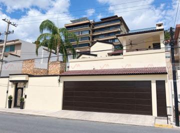 Casa · 682m² · 3 Recámaras · 3 Estacionamientos · Casa en Venta en Fuentes del Valle