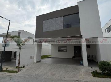 Casa · 254m² · 3 Recámaras · 2 Estacionamientos · Casa en Renta en Santiago