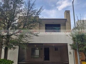 Casa · 189m² · 3 Recámaras · 2 Estacionamientos · Casa en Renta en Lomas Quetzales