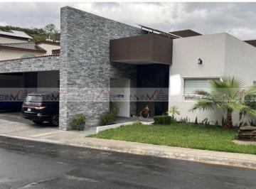 Casa · 1450m² · 5 Recámaras · 5 Estacionamientos · Casa en Venta en Sierra Alta