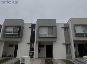 Casa en condominio · 2 Recámaras · 2 Estacionamientos · Casa en Renta 3 Recamaras, Estudio en Pb, Amueblada, Zakia
