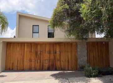 Casa en condominio de 4 habitaciones, Zapopan · Casa en Venta en Bugambilias