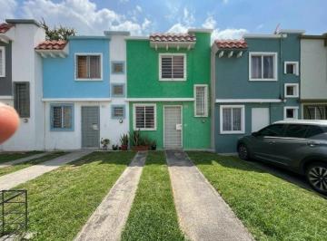 Casa de 3 habitaciones, Tlajomulco de Zúñiga · Casa Amueblada en Coto, a 5 Min de L4 Tren Ligero