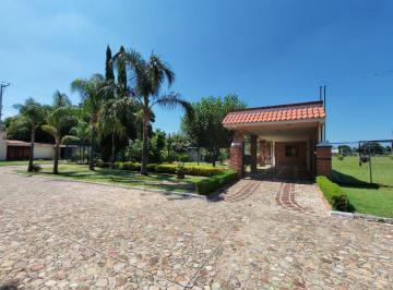 Casa de 3 habitaciones, Silao · Casa de Campo en Venta en Esquina y con Gran Jardin!