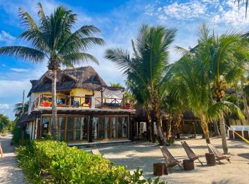 Casa · 429m² · 4 Recámaras · Se Vende! Villa Frente Al Mar, un Sueño en Holbox