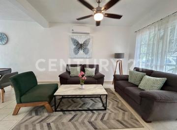 Casa · 92m² · 3 Recámaras · 2 Estacionamientos · Casa en Renta 3 Recámaras | Amueblada | Villa Marino | Av 135