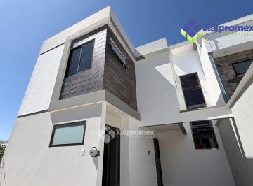 ded3470d46503451a52bf309832a1892fc446850070b6a31cff875357e7b2753 · Coatepec Casa en Venta en Fraccionamiento Privado