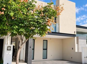 Casa · 190m² · 3 Recámaras · 2 Estacionamientos · Casa - Mayorca Residencial
