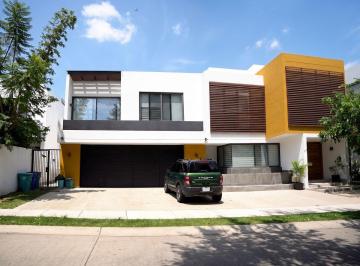 a56a0298a4e804edfe1d43e11c6cd84aa46db3d0194ca3780bf97d5959005ce9 · Casa Moderna en Venta en Residencial Los Olivos