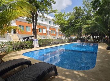 Casa · 192m² · 2 Recámaras · 1 Estacionamiento · Townhouse a La Venta en Playa del Carmen! Fraccionamiento Punta Estrella