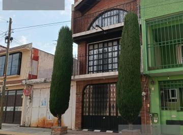 Casa · 211m² · 3 Recámaras · 1 Estacionamiento · Casa en Venta en Las Margaritas Metepec