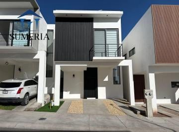 e2f9b66c8b2c80bc7731c095b6087607e8557964966d5cf6ddebcd2ee8b19e9e · Casa Nueva en Renta con Paneles