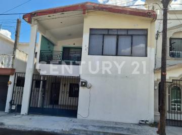 Casa · 180m² · 4 Recámaras · 1 Estacionamiento · Casa en Venta en Col. Villa Universidad en San Nicolas de Los Garza