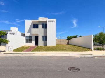 Casa de 3 habitaciones, Mérida · Casa en Venta en Esquina con Terreno Excedente de 3 Recámaras