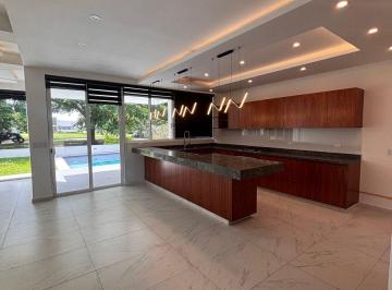 Casa de 4 habitaciones, Emiliano Zapata · Casa de 450 m² con 4 Recámaras en Venta y Renta en Paraíso Country Club