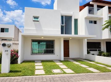 Casa · 95m² · 3 Recámaras · 2 Estacionamientos · Casa en Sonterra Querétaro.