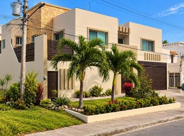 Casa de 4 habitaciones, Tampico · Residencia de 230 m² en Tampico | 4 Recámaras 3.5 Baños | Excelente Ubicación a Precio de Oportunidad