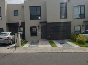 Casa en condominio de 4 habitaciones, El Marqués · Propiedad Bancaria Precio Promocion en Venta Casa con 4 Recámaras (Una en Planta Baja) en Zákia Qro