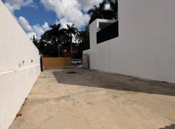1 · Renta de Local Comercial en Merida Centro con Amplio Estacionamiento