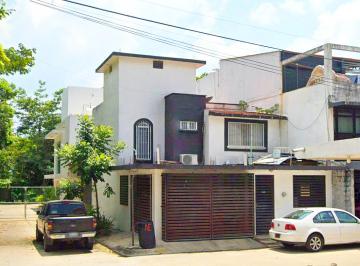 Casa de 3 habitaciones, Centro · Casa de 162 m² con 3 Recámaras en Venta en Blancas Mariposas