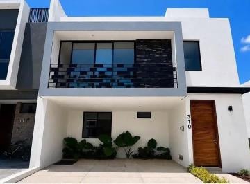 Casa en condominio de 5 habitaciones, Zapopan · Estrena Residencia Moderna en Coto Altanza, Solares con Recámara en Pb