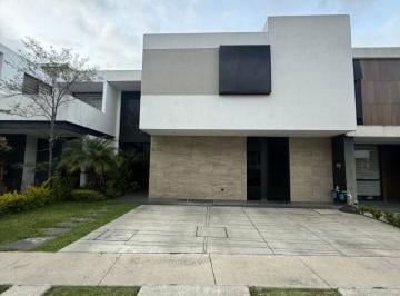 Casa en condominio de 3 habitaciones, Zapopan · Casa en Venta en Residencial Parque Virreyes