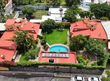 Casa de 12 habitaciones, Cuernavaca · 3 Casas de un Nivel en Predio con 1693 m², Venta en Jardines de Delicias