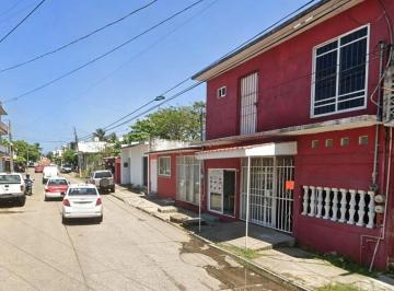 Casa de 3 habitaciones, Coatzacoalcos · Casa en Venta con Local Comercial Cerca del Malecon