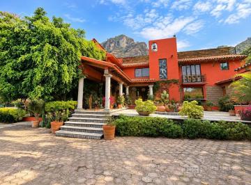 Casa · 688m² · 5 Recámaras · 12 Estacionamientos · Casa en Venta en Valle de Atongo, Tepoztlán